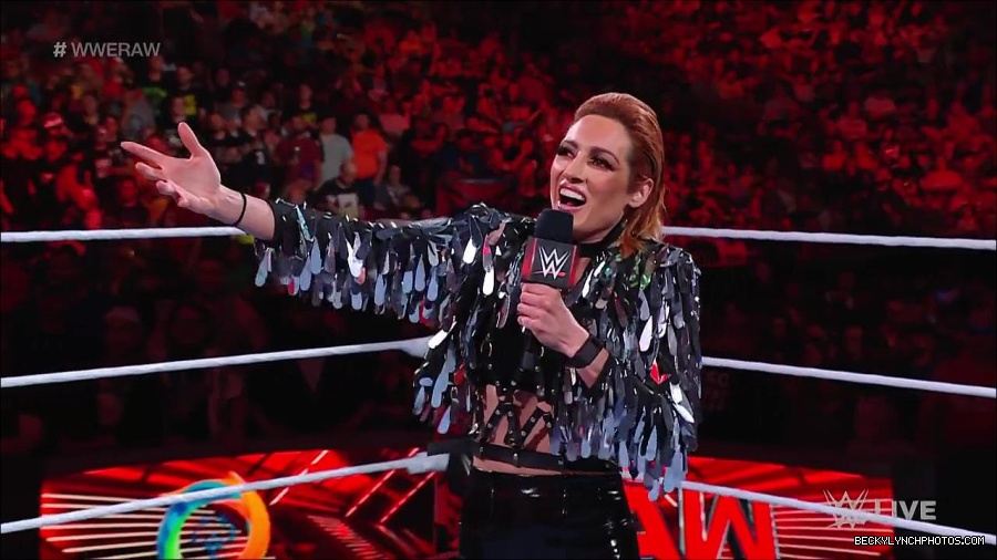 WWE_RAW_30th_May_2022_720p_WEBRip_h264_mp4_000304504.jpg