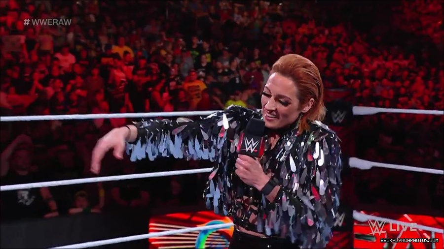 WWE_RAW_30th_May_2022_720p_WEBRip_h264_mp4_000306105.jpg