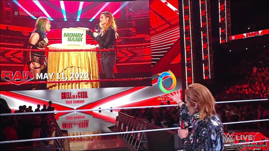 WWE_RAW_30th_May_2022_720p_WEBRip_h264_mp4_000316516.jpg