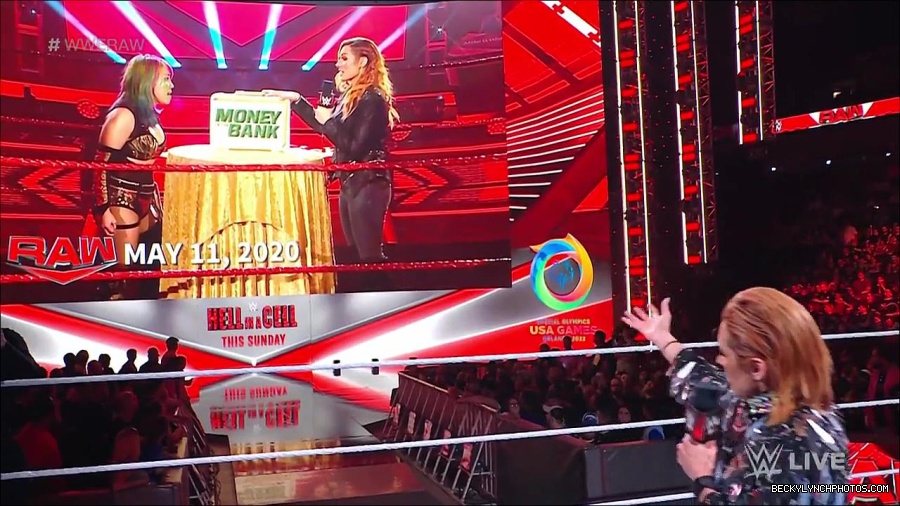 WWE_RAW_30th_May_2022_720p_WEBRip_h264_mp4_000316916.jpg