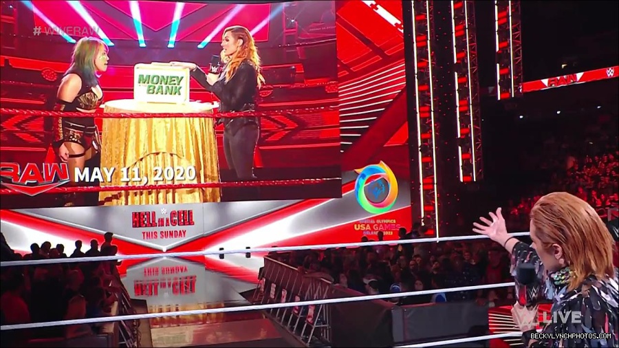 WWE_RAW_30th_May_2022_720p_WEBRip_h264_mp4_000317317.jpg