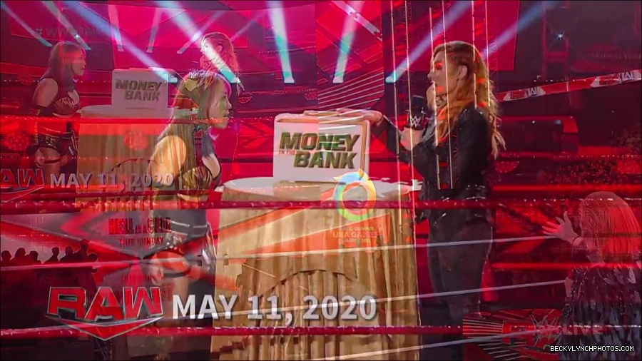 WWE_RAW_30th_May_2022_720p_WEBRip_h264_mp4_000318518.jpg
