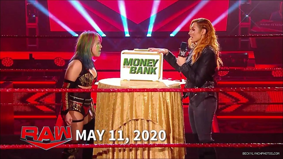 WWE_RAW_30th_May_2022_720p_WEBRip_h264_mp4_000319319.jpg