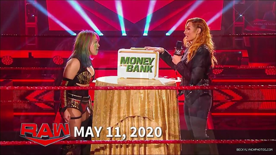 WWE_RAW_30th_May_2022_720p_WEBRip_h264_mp4_000319719.jpg