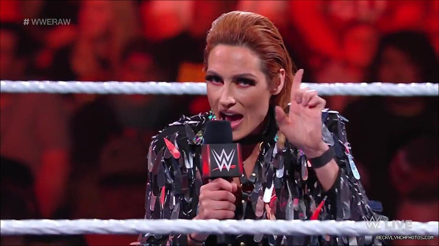 WWE_RAW_30th_May_2022_720p_WEBRip_h264_mp4_000328928.jpg