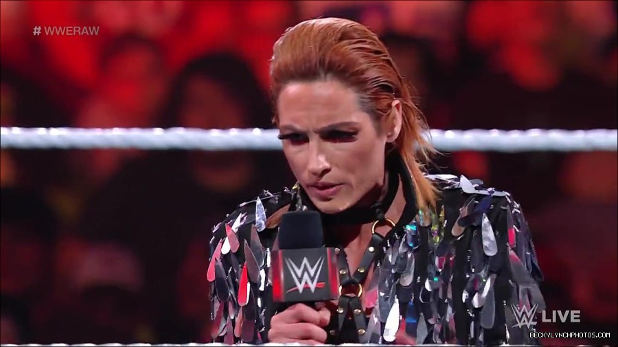 WWE_RAW_30th_May_2022_720p_WEBRip_h264_mp4_000336536.jpg