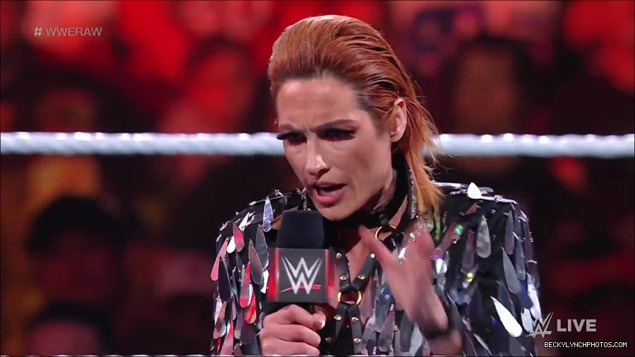 WWE_RAW_30th_May_2022_720p_WEBRip_h264_mp4_000336936.jpg