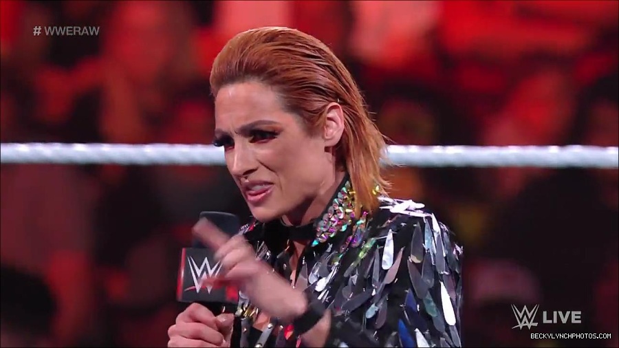 WWE_RAW_30th_May_2022_720p_WEBRip_h264_mp4_000338137.jpg
