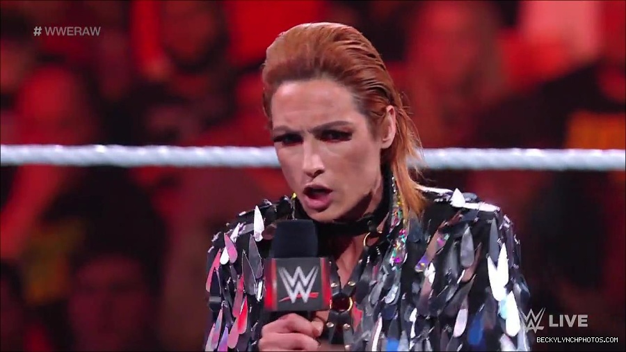 WWE_RAW_30th_May_2022_720p_WEBRip_h264_mp4_000338938.jpg