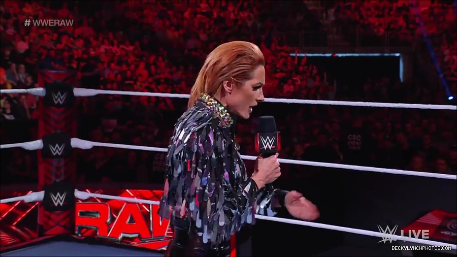 WWE_RAW_30th_May_2022_720p_WEBRip_h264_mp4_000340139.jpg