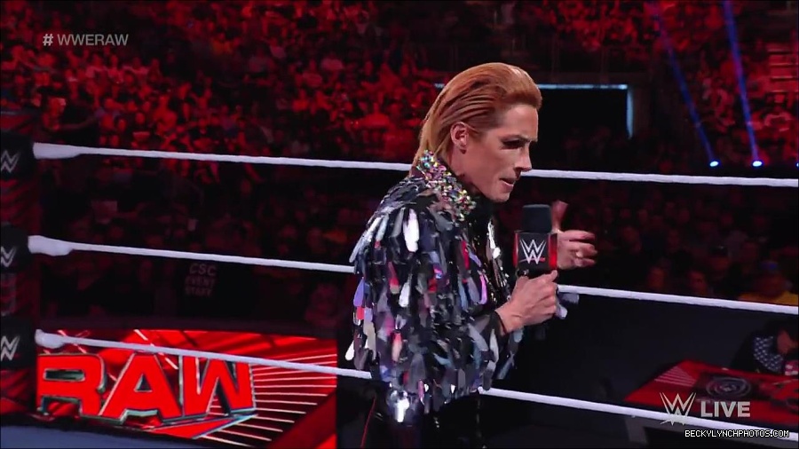 WWE_RAW_30th_May_2022_720p_WEBRip_h264_mp4_000340940.jpg