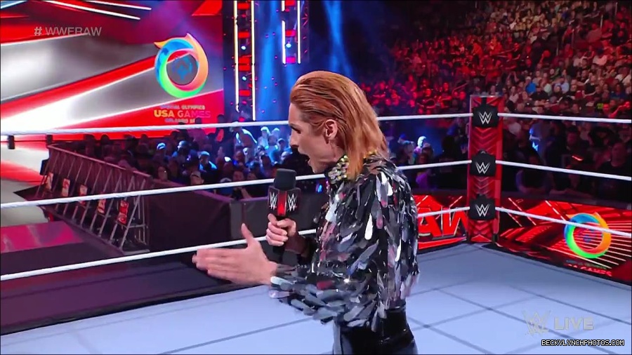 WWE_RAW_30th_May_2022_720p_WEBRip_h264_mp4_000341741.jpg