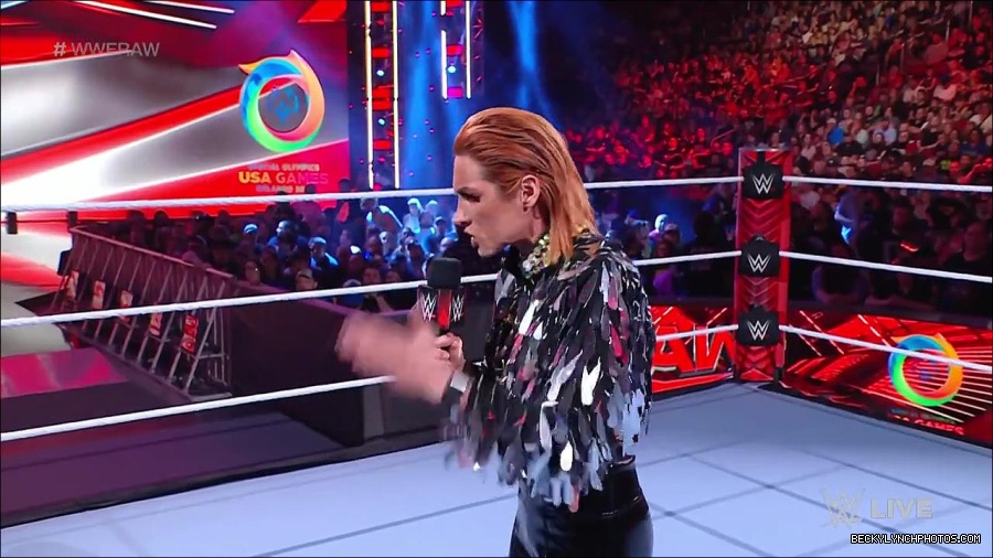 WWE_RAW_30th_May_2022_720p_WEBRip_h264_mp4_000342141.jpg