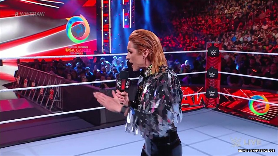WWE_RAW_30th_May_2022_720p_WEBRip_h264_mp4_000342542.jpg