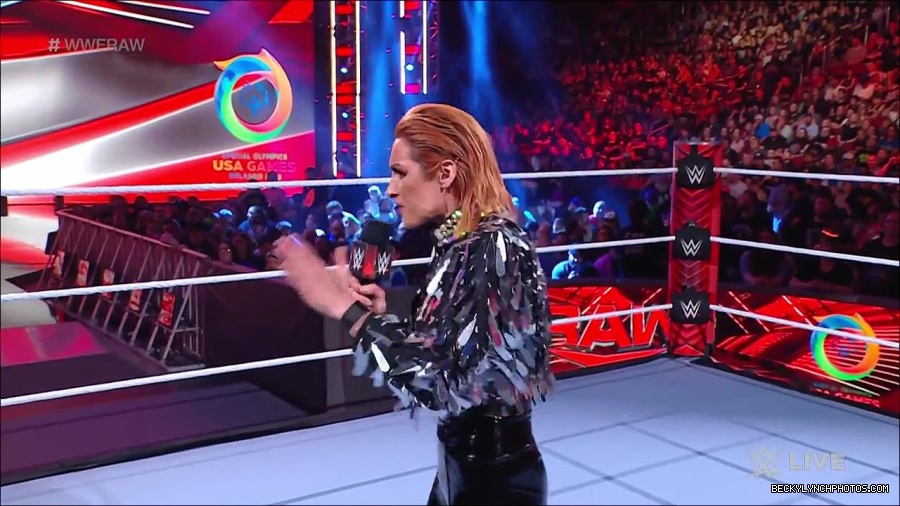 WWE_RAW_30th_May_2022_720p_WEBRip_h264_mp4_000342942.jpg