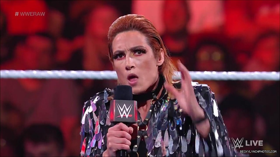 WWE_RAW_30th_May_2022_720p_WEBRip_h264_mp4_000344143.jpg
