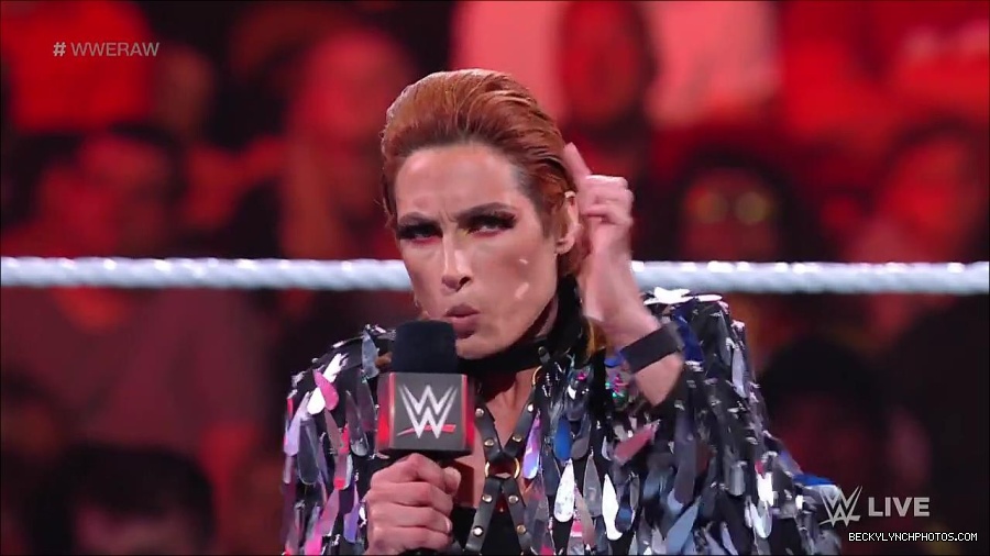 WWE_RAW_30th_May_2022_720p_WEBRip_h264_mp4_000344544.jpg