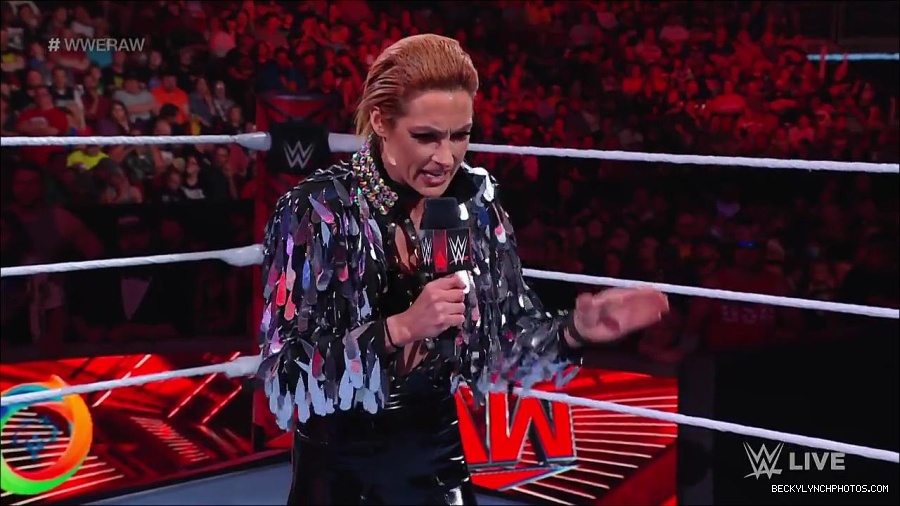 WWE_RAW_30th_May_2022_720p_WEBRip_h264_mp4_000347747.jpg