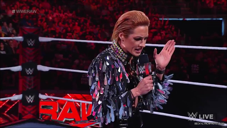 WWE_RAW_30th_May_2022_720p_WEBRip_h264_mp4_000349349.jpg