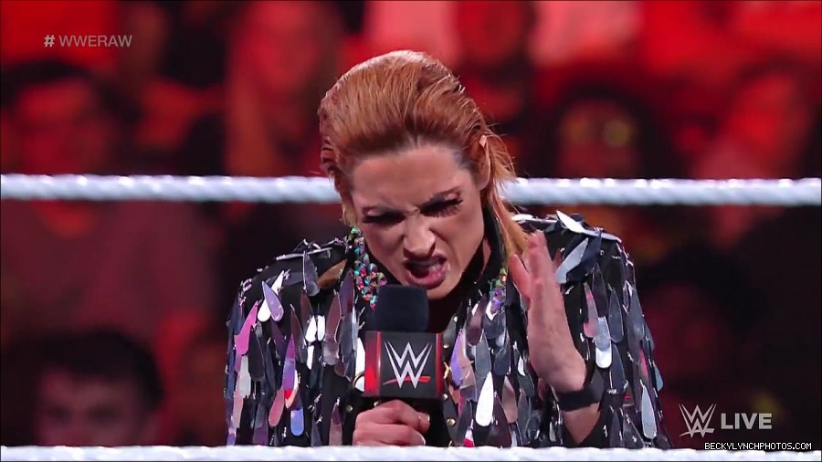 WWE_RAW_30th_May_2022_720p_WEBRip_h264_mp4_000350550.jpg