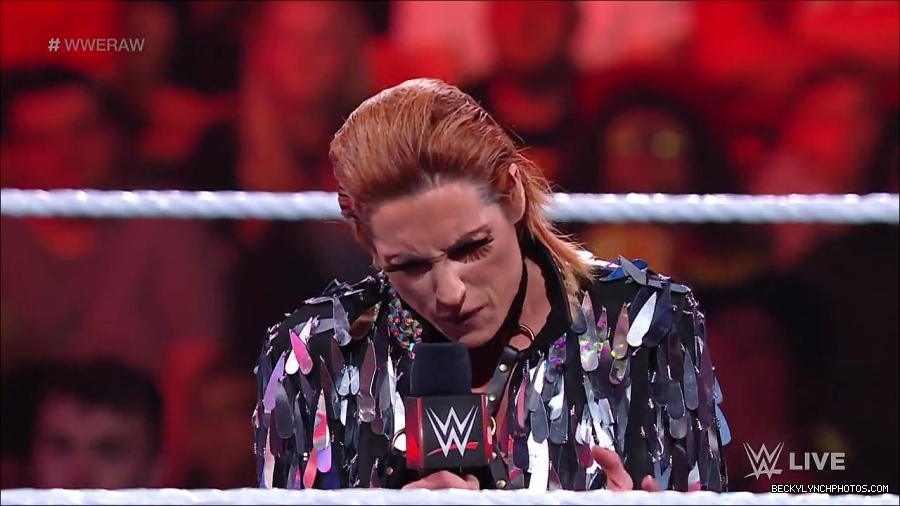WWE_RAW_30th_May_2022_720p_WEBRip_h264_mp4_000350950.jpg