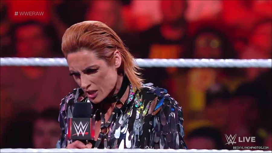 WWE_RAW_30th_May_2022_720p_WEBRip_h264_mp4_000352952.jpg