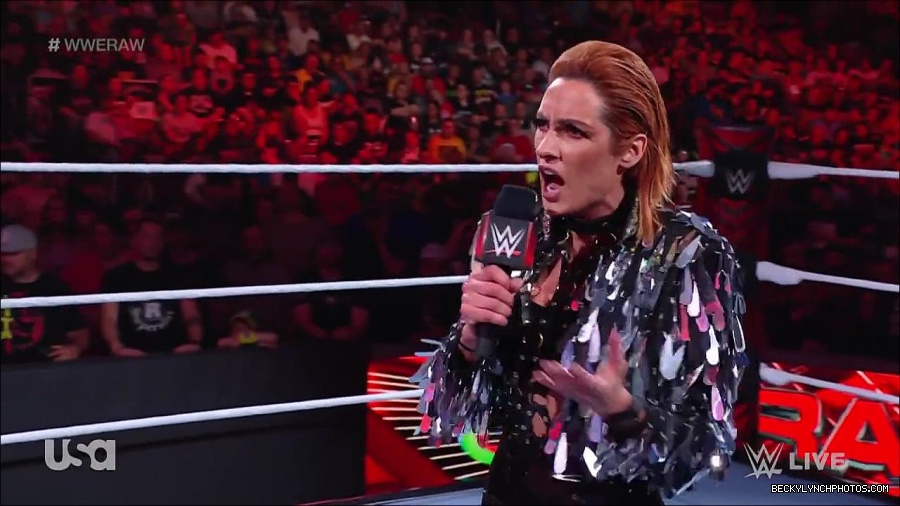 WWE_RAW_30th_May_2022_720p_WEBRip_h264_mp4_000356155.jpg
