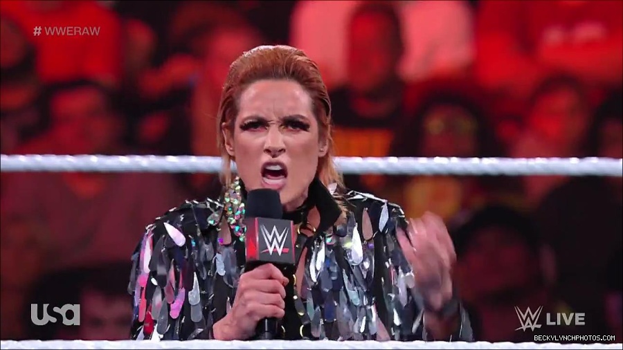 WWE_RAW_30th_May_2022_720p_WEBRip_h264_mp4_000358958.jpg