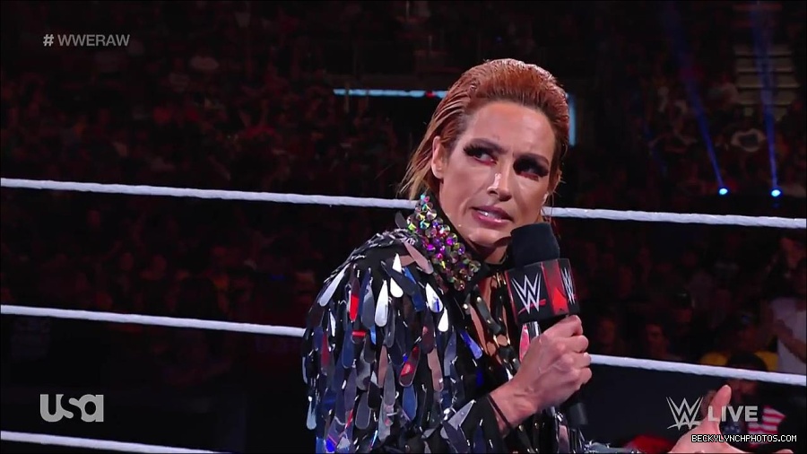WWE_RAW_30th_May_2022_720p_WEBRip_h264_mp4_000362562.jpg