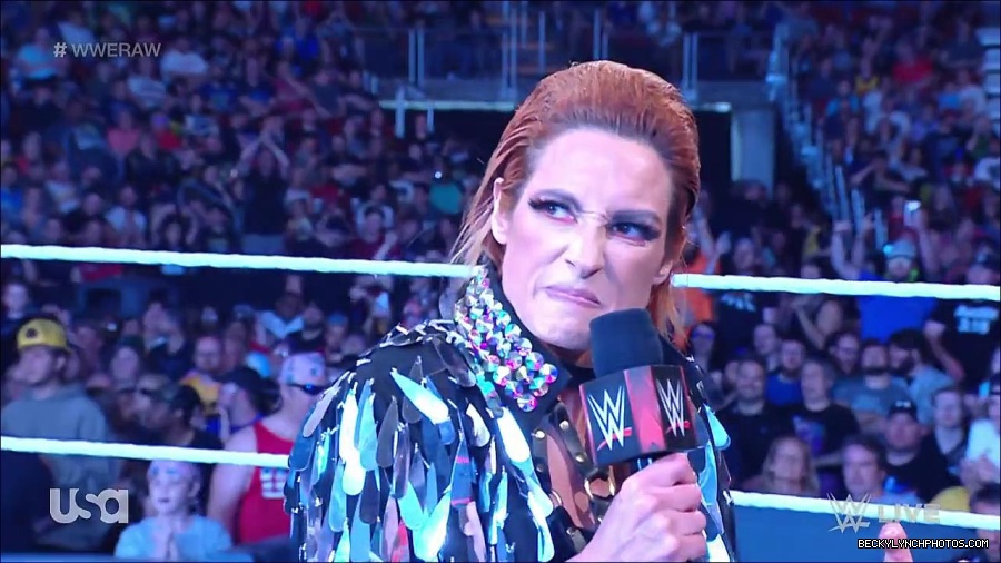 WWE_RAW_30th_May_2022_720p_WEBRip_h264_mp4_000364163.jpg