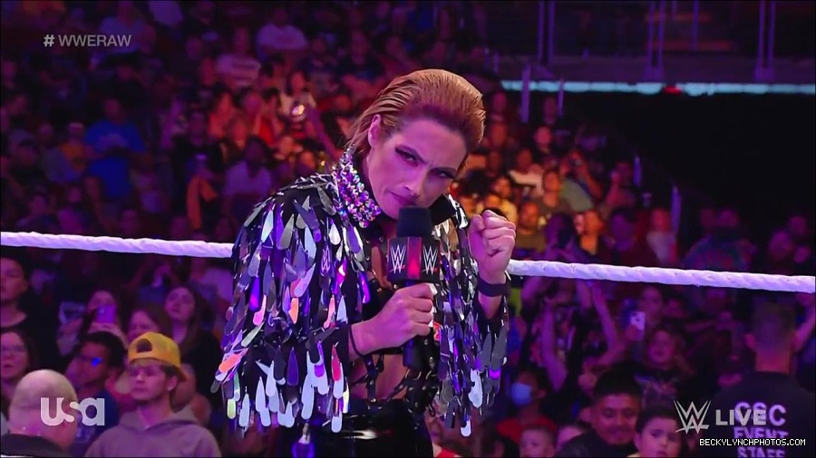 WWE_RAW_30th_May_2022_720p_WEBRip_h264_mp4_000375775.jpg