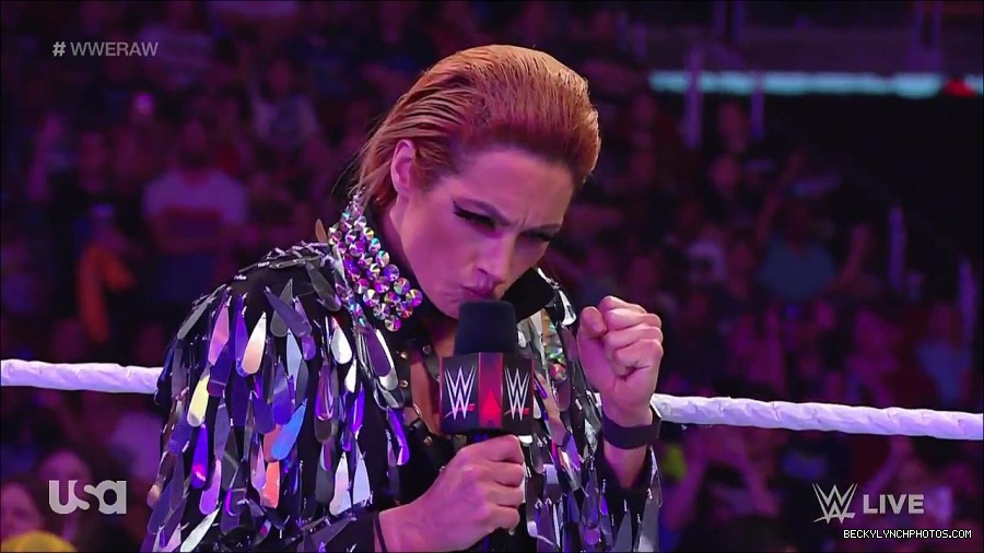 WWE_RAW_30th_May_2022_720p_WEBRip_h264_mp4_000378578.jpg