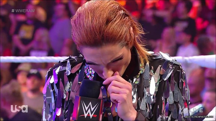 WWE_RAW_30th_May_2022_720p_WEBRip_h264_mp4_000386185.jpg