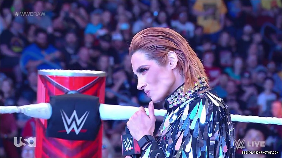 WWE_RAW_30th_May_2022_720p_WEBRip_h264_mp4_000409409.jpg