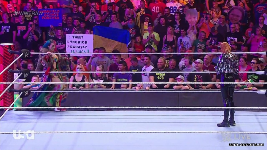 WWE_RAW_30th_May_2022_720p_WEBRip_h264_mp4_000411811.jpg
