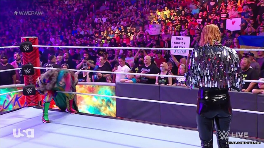 WWE_RAW_30th_May_2022_720p_WEBRip_h264_mp4_000413012.jpg
