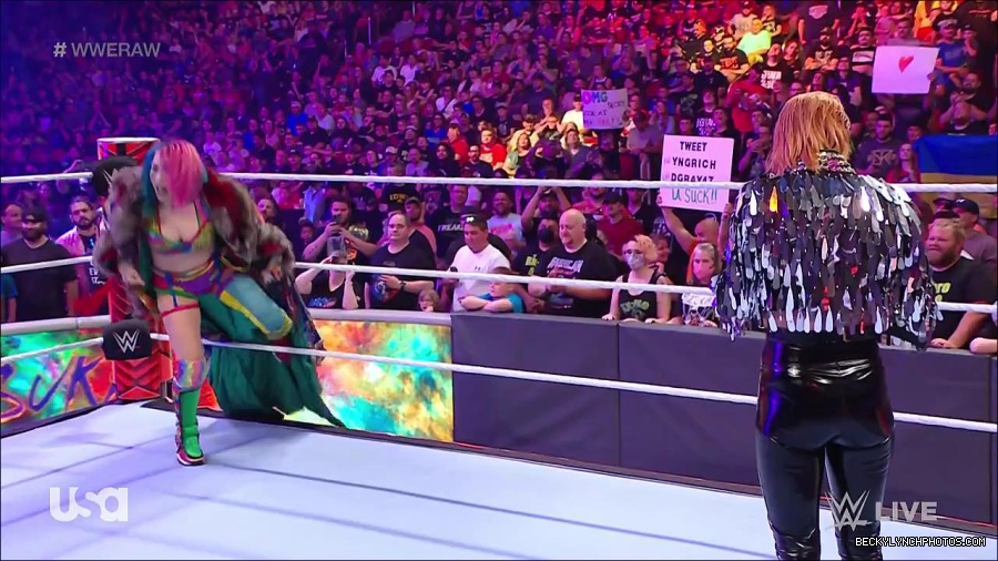 WWE_RAW_30th_May_2022_720p_WEBRip_h264_mp4_000413413.jpg