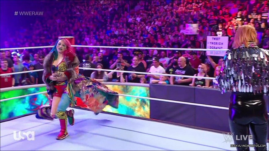WWE_RAW_30th_May_2022_720p_WEBRip_h264_mp4_000414213.jpg