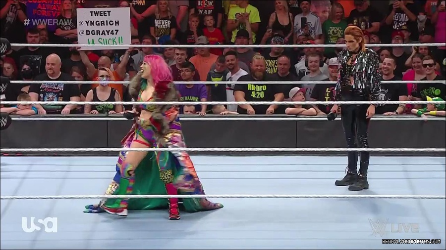 WWE_RAW_30th_May_2022_720p_WEBRip_h264_mp4_000418217.jpg