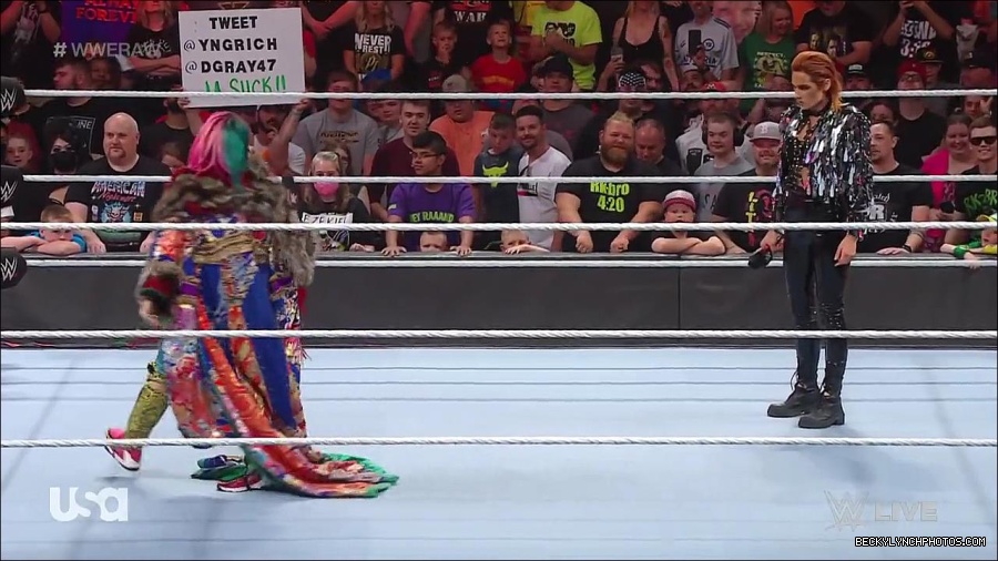 WWE_RAW_30th_May_2022_720p_WEBRip_h264_mp4_000419018.jpg