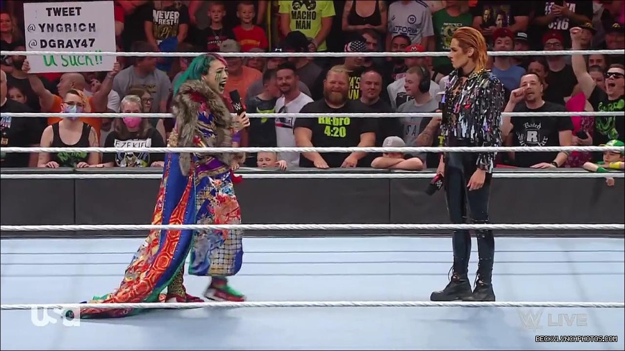 WWE_RAW_30th_May_2022_720p_WEBRip_h264_mp4_000427026.jpg