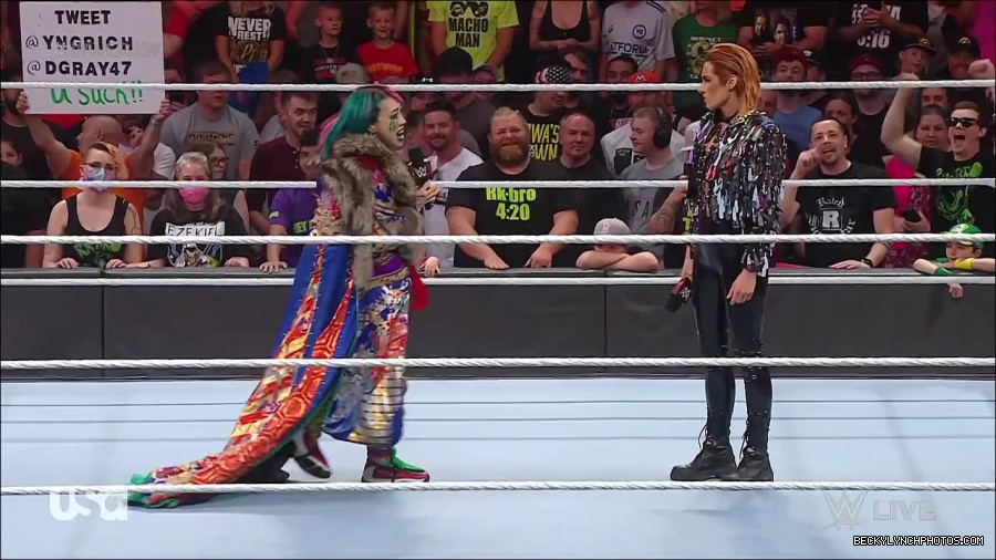 WWE_RAW_30th_May_2022_720p_WEBRip_h264_mp4_000427427.jpg