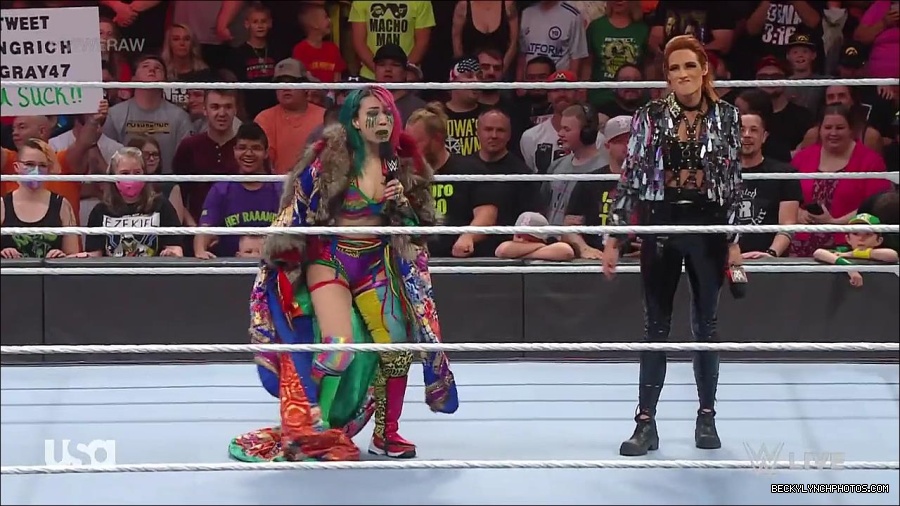 WWE_RAW_30th_May_2022_720p_WEBRip_h264_mp4_000434233.jpg