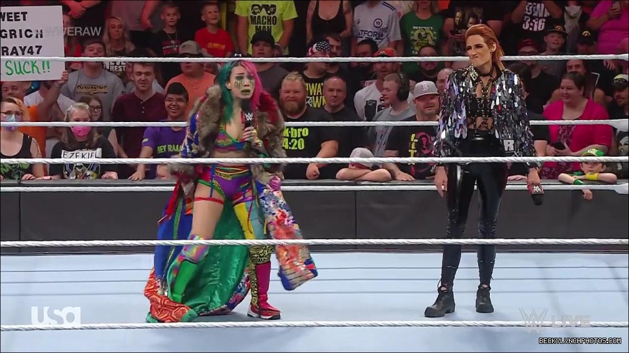WWE_RAW_30th_May_2022_720p_WEBRip_h264_mp4_000434634.jpg