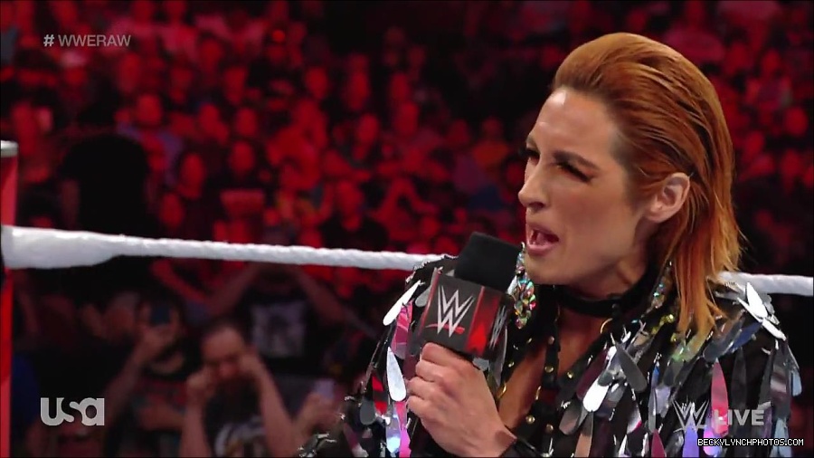 WWE_RAW_30th_May_2022_720p_WEBRip_h264_mp4_000438237.jpg
