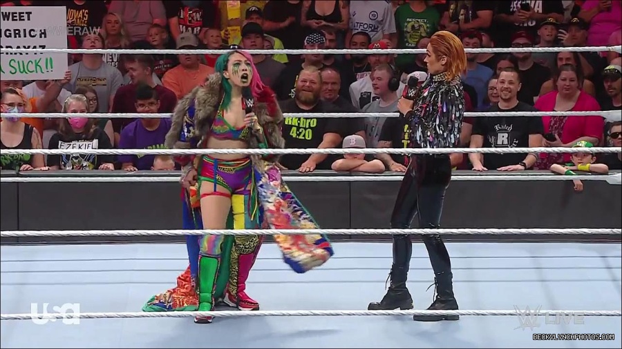 WWE_RAW_30th_May_2022_720p_WEBRip_h264_mp4_000442642.jpg