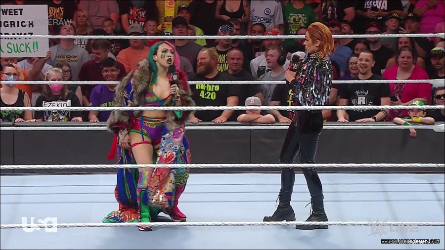 WWE_RAW_30th_May_2022_720p_WEBRip_h264_mp4_000443042.jpg