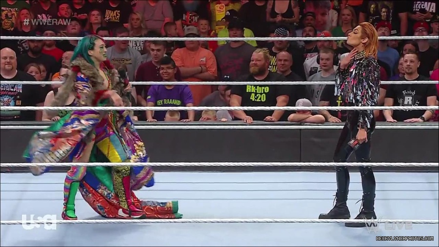 WWE_RAW_30th_May_2022_720p_WEBRip_h264_mp4_000456422.jpg