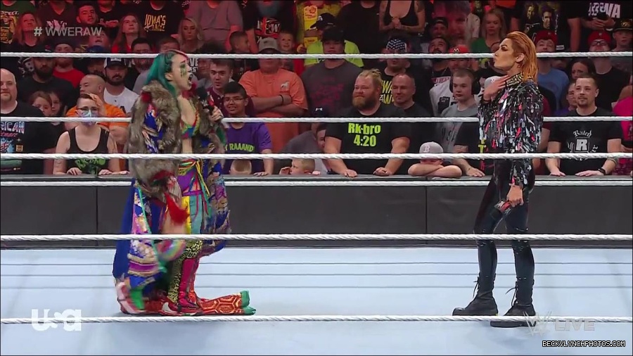 WWE_RAW_30th_May_2022_720p_WEBRip_h264_mp4_000456823.jpg