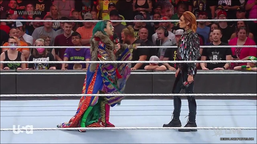 WWE_RAW_30th_May_2022_720p_WEBRip_h264_mp4_000460026.jpg